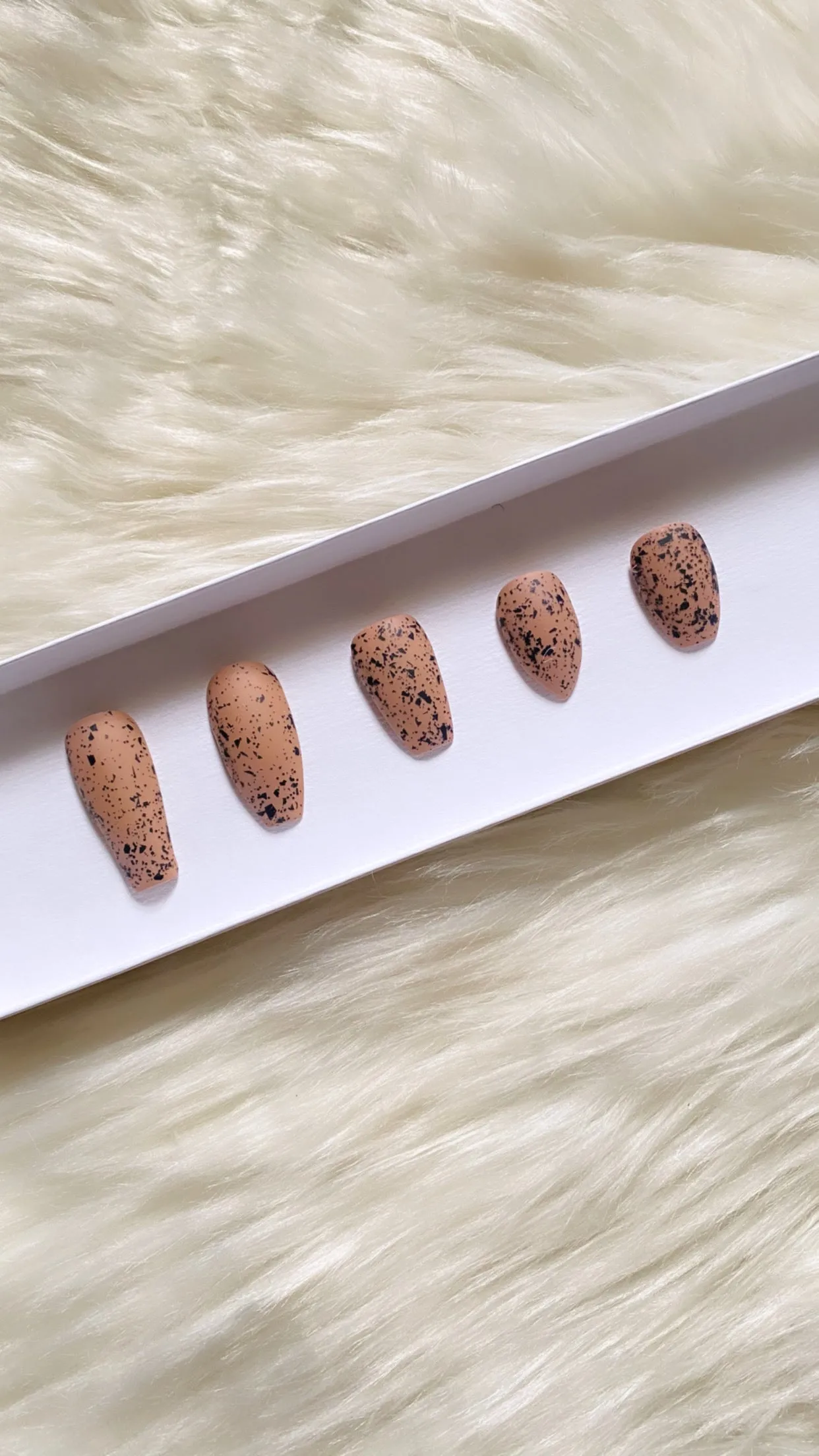 Fall for the Shade: She's a Real One | Nude & Black Speckles | Matte | 20 NAILS PRESS-ON SET