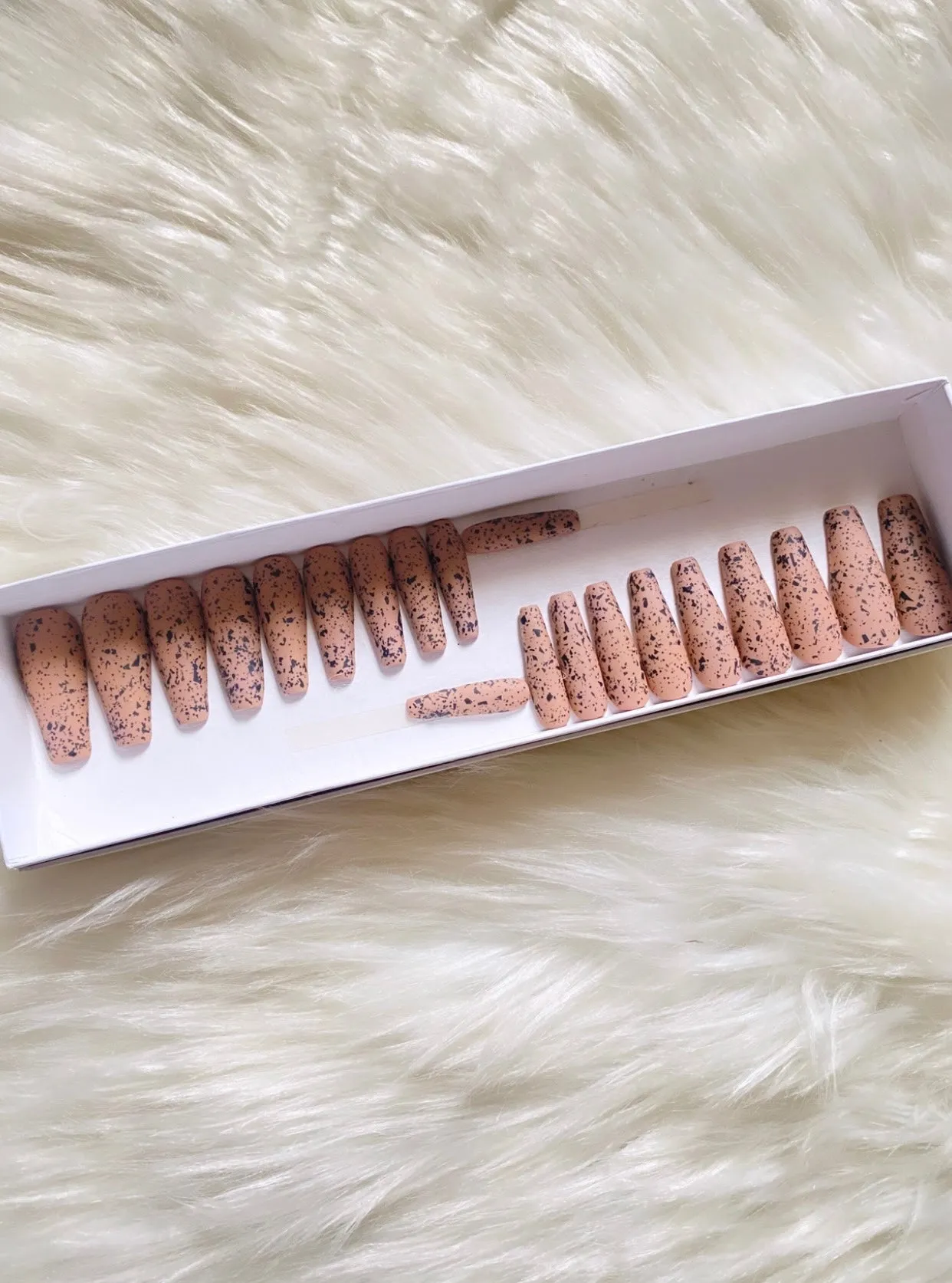 Fall for the Shade: She's a Real One | Nude & Black Speckles | Matte | 20 NAILS PRESS-ON SET